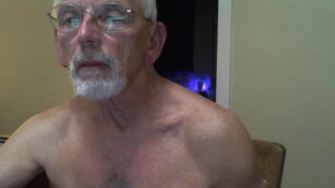 Snapshot of gulfcoast1952 chatting on 12/21/24, 11:45 Roy online show from 12/21/24, 11:45