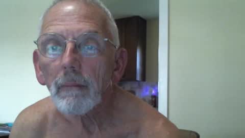 Snapshot of gulfcoast1952 chatting on 01/07/25, 09:14 Roy online show from 01/07/25, 09:14