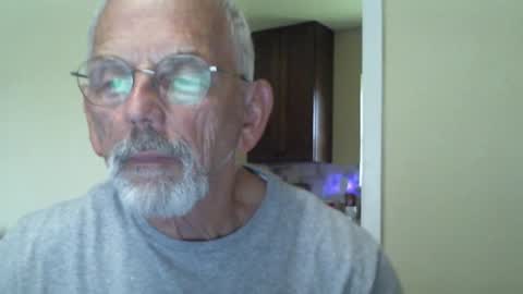 Snapshot of gulfcoast1952 chatting on 01/20/25, 06:43 Roy online show from 01/20/25, 06:43