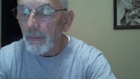 Snapshot of gulfcoast1952 chatting on 01/22/25, 12:38 Roy online show from 01/22/25, 12:38