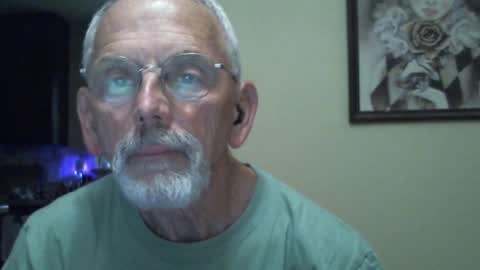 Snapshot of gulfcoast1952 chatting on 01/29/25, 02:21 Roy online show from 01/29/25, 02:21