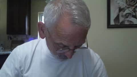 Snapshot of gulfcoast1952 chatting on 02/12/25, 03:05 Roy online show from 02/12/25, 03:05