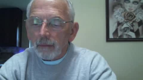 Snapshot of gulfcoast1952 chatting on 02/17/25, 01:32 Roy online show from 02/17/25, 01:32