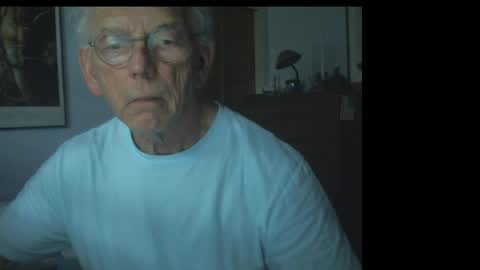 Snapshot of gulfcoast1952 chatting on 04/10/26, 04:44 Roy online show from 04/10/26, 04:44