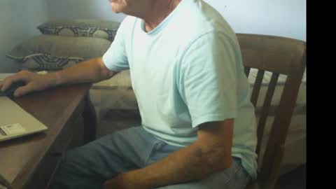 Snapshot of gulfcoast1952 chatting on 06/30/26, 05:47 Roy online show from 06/30/26, 05:47