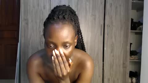 Snapshot of gulpess chatting on 12/02/24, 10:12 Miss Incredible online show from 12/02/24, 10:12