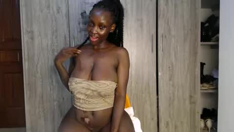 Snapshot of gulpess chatting on 12/13/24, 11:28 Miss Incredible online show from 12/13/24, 11:28