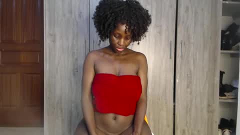 Snapshot of gulpess chatting on 12/19/24, 12:02 Miss Incredible online show from 12/19/24, 12:02