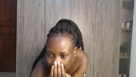 Snapshot of gulpess chatting on 01/24/25, 12:31 Miss Incredible online show from 01/24/25, 12:31