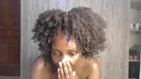 Snapshot of gulpess chatting on 01/28/25, 11:17 Miss Incredible online show from 01/28/25, 11:17