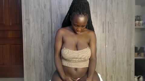 Snapshot of gulpess chatting on 02/18/25, 10:47 Miss Incredible online show from 02/18/25, 10:47