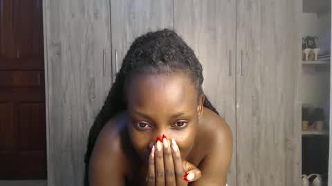 Snapshot of gulpess chatting on 02/27/25, 11:15 Miss Incredible online show from 02/27/25, 11:15