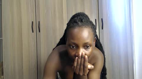 Snapshot of gulpess chatting on 09/18/25, 11:23 Miss Incredible online show from 09/18/25, 11:23