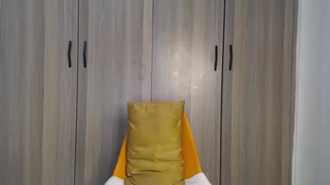 Snapshot of gulpess chatting on 10/05/25, 11:35 Miss Incredible online show from 10/05/25, 11:35