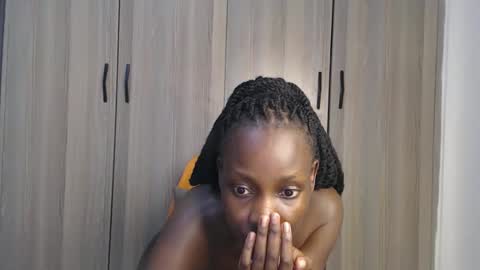 Snapshot of gulpess chatting on 10/09/25, 12:19 Miss Incredible online show from 10/09/25, 12:19