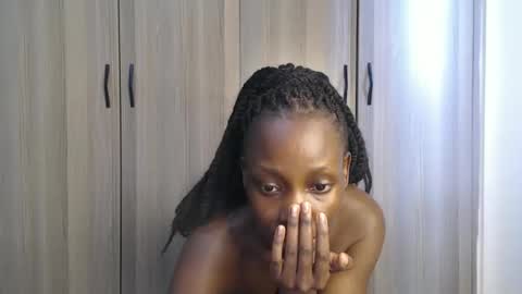 Snapshot of gulpess chatting on 10/09/25, 12:25 Miss Incredible online show from 10/09/25, 12:25