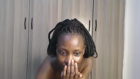 Snapshot of gulpess chatting on 10/16/25, 12:44 Miss Incredible online show from 10/16/25, 12:44