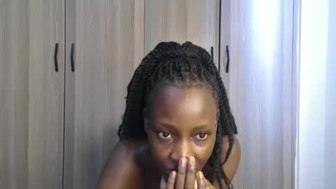 Snapshot of gulpess chatting on 10/17/25, 11:02 Miss Incredible online show from 10/17/25, 11:02