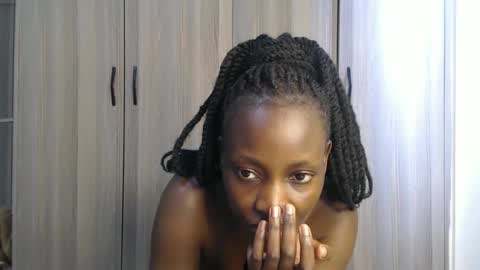 Snapshot of gulpess chatting on 10/26/25, 11:05 Miss Incredible online show from 10/26/25, 11:05