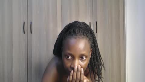 Snapshot of gulpess chatting on 10/31/25, 12:33 Miss Incredible online show from 10/31/25, 12:33