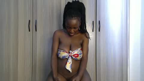 Snapshot of gulpess chatting on 11/02/25, 11:01 Miss Incredible online show from 11/02/25, 11:01