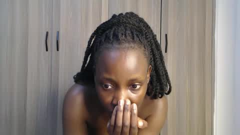 Snapshot of gulpess chatting on 11/03/25, 12:02 Miss Incredible online show from 11/03/25, 12:02