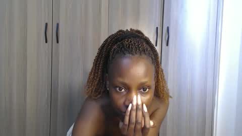 Snapshot of gulpess chatting on 12/03/25, 11:08 Miss Incredible online show from 12/03/25, 11:08