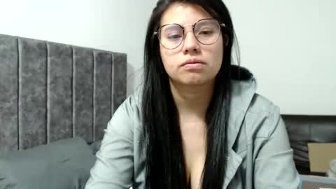 Vane blonde and Hazell black hair online show from 02/17/26, 07:09