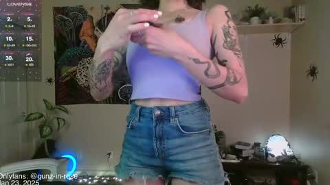 Snapshot of gunzinrose chatting on 01/23/25, 04:37 Kylie online show from 01/23/25, 04:37