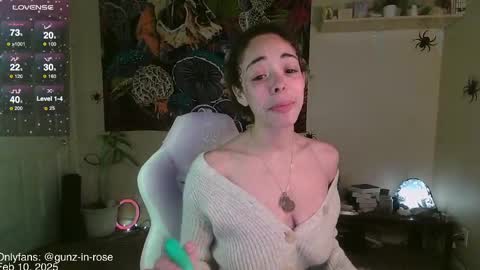 Snapshot of gunzinrose chatting on 02/10/25, 04:04 Kylie online show from 02/10/25, 04:04