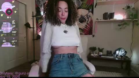 Snapshot of gunzinrose chatting on 11/15/25, 04:58 Kylie online show from 11/15/25, 04:58