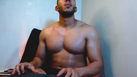 Snapshot of gurushake chatting on 06/14/26, 05:20 holl latino online show from 06/14/26, 05:20