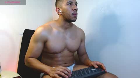 Snapshot of gurushake chatting on 07/04/26, 11:22 holl latino online show from 07/04/26, 11:22