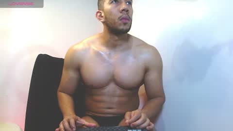 Snapshot of gurushake chatting on 07/12/26, 07:05 holl latino online show from 07/12/26, 07:05
