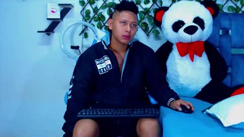 Hakim online show from 09/14/25, 01:54