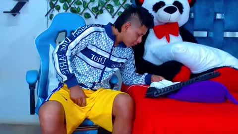 Hakim online show from 10/26/25, 12:22