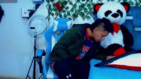 Hakim online show from 12/05/25, 04:03