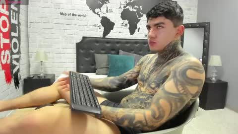 Snapshot of gury_tattoo chatting on 04/01/26, 12:50 Gury online show from 04/01/26, 12:50