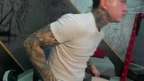 Snapshot of gury_tattoo chatting on 04/25/26, 01:25 Gury online show from 04/25/26, 01:25