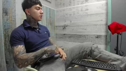 Snapshot of gury_tattoo chatting on 04/30/26, 06:25 Gury online show from 04/30/26, 06:25