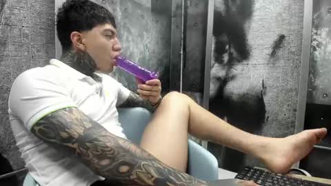 Snapshot of gury_tattoo chatting on 05/23/26, 02:32 Gury online show from 05/23/26, 02:32