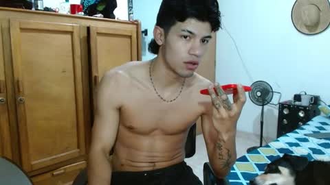 Snapshot of guts_x chatting on 12/11/24, 01:37 Guts online show from 12/11/24, 01:37