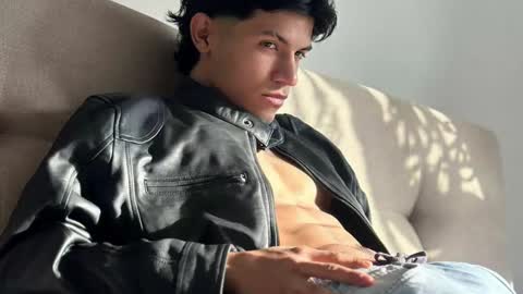 Snapshot of guts_x chatting on 01/27/25, 05:37 Guts online show from 01/27/25, 05:37