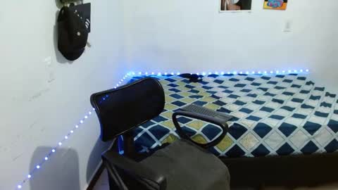 Snapshot of guts_x chatting on 02/03/25, 10:54 Guts online show from 02/03/25, 10:54