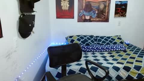 Snapshot of guts_x chatting on 02/19/25, 05:06 Guts online show from 02/19/25, 05:06