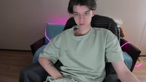 Snapshot of guy_liam1 chatting on 12/23/24, 01:24 guy_liam1 online show from 12/23/24, 01:24