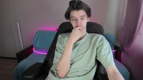 Snapshot of guy_liam1 chatting on 02/24/25, 07:55 guy_liam1 online show from 02/24/25, 07:55