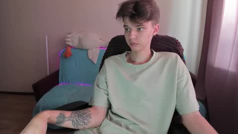 Snapshot of guy_liam1 chatting on 09/24/25, 01:47 guy_liam1 online show from 09/24/25, 01:47