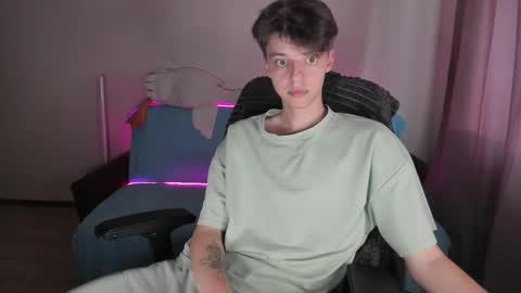 Snapshot of guy_liam1 chatting on 09/25/25, 02:32 guy_liam1 online show from 09/25/25, 02:32