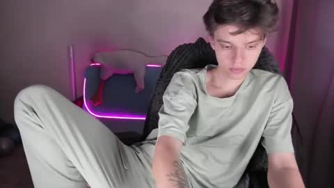 Snapshot of guy_liam1 chatting on 10/14/25, 02:18 guy_liam1 online show from 10/14/25, 02:18